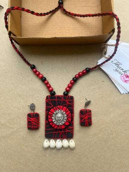 Black and Red beauty Neckpiece with Earrings Set 